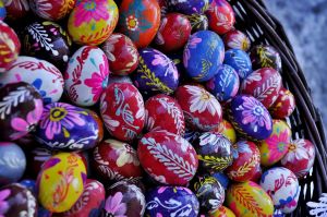Szuper húsvéti dekor, amihez csak keményítő és cérna kell